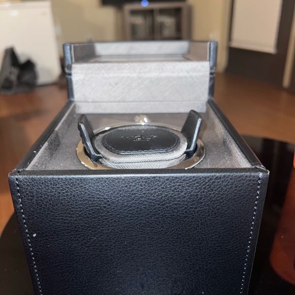 WOLF M1.8 Watch Winder-Black Leather- Glass cover - Picture 2 of 6